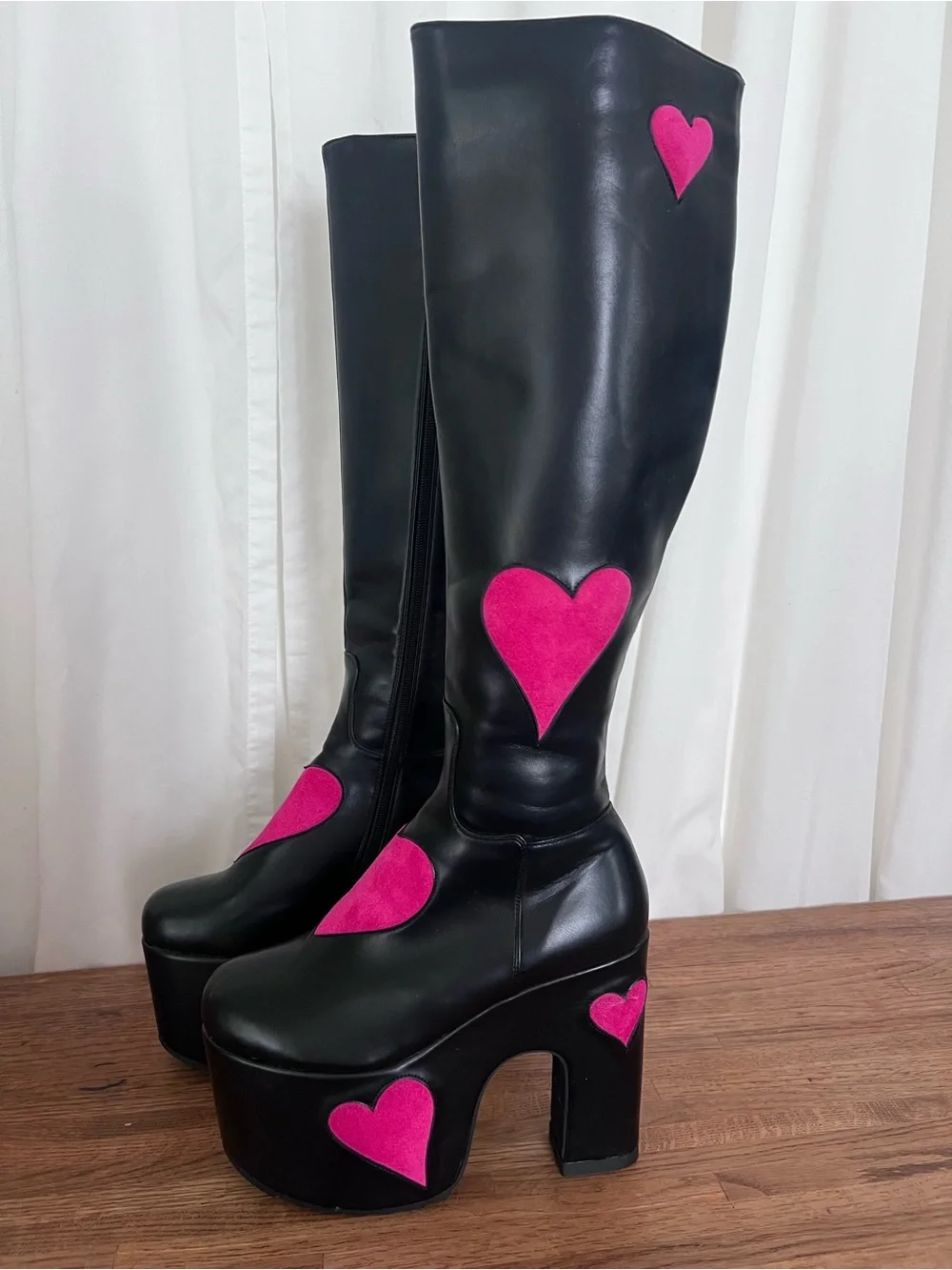 La Moda statement knee